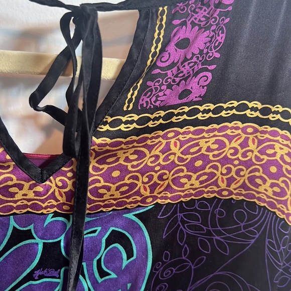 Unique Beaded Patterned Top - Picture 4 of 5